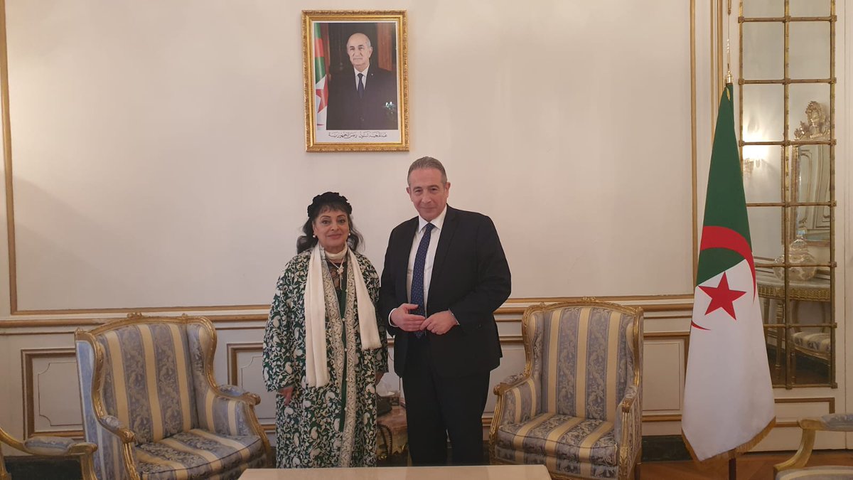 ambalgerieparis's tweet photo. L'Ambassadeur Saïd Moussi reçoit #Djura, fondatrice du célèbre groupe #DjurDjura. L'occasion d'évoquer ses œuvres #art-istiques et projets #culture-ls pour le rayonnement de l'#Algérie et de son patrimoine. 

#AlgerianHeritage #DZ
#الجزائر https://t.co/TDupxpfX0J