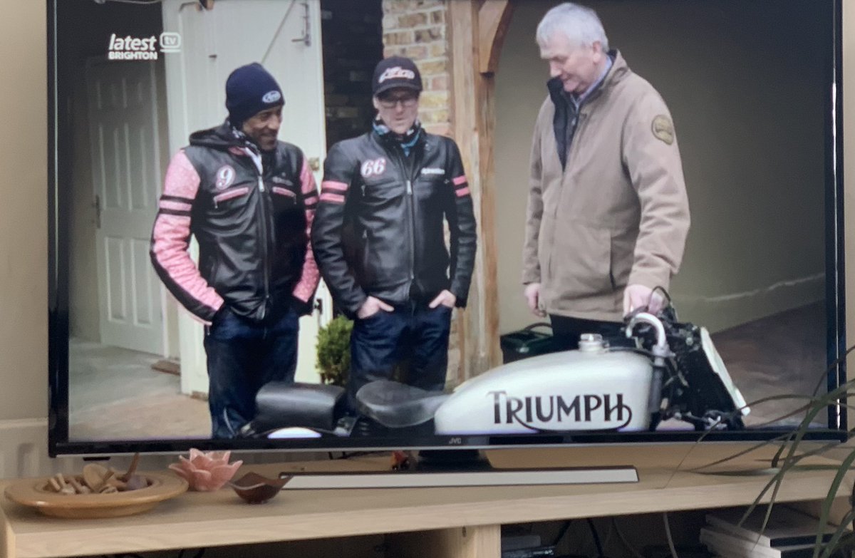 Turned the TV on and there was 2 numpties talking about bikes. Then realised it was us! @DannyJohnJules Bloody good show @TheEasyRidersTV 😁✊🏼👍 #Triumph