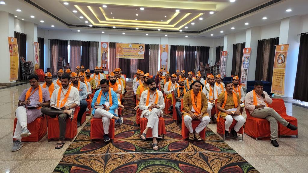 बूंदी में भाजपा राजस्थान के नवीन विस्तारक प्रशिक्षण के उद्घाटन सत्र को प्रदेश उपाध्यक्ष श्री मुकेश दाधीच एवं प्रदेश मंत्री श्री विजेन्द्र पूनियां ने सम्बोधित किया।इस अवसर पर जिला अध्यक्ष श्री छीतरलाल राणा एवं जिला संगठन प्रभारी श्री आनन्द गर्ग उपस्थित रहे।