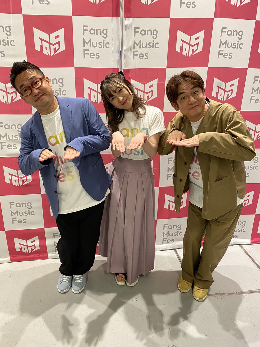 bachi119's tweet photo. やっぱり安心と信頼の３人でした！ #なすなかにし #須田亜香里 #ファングフェス #女将の挨拶 https://t.co/RHQyFaU0qo