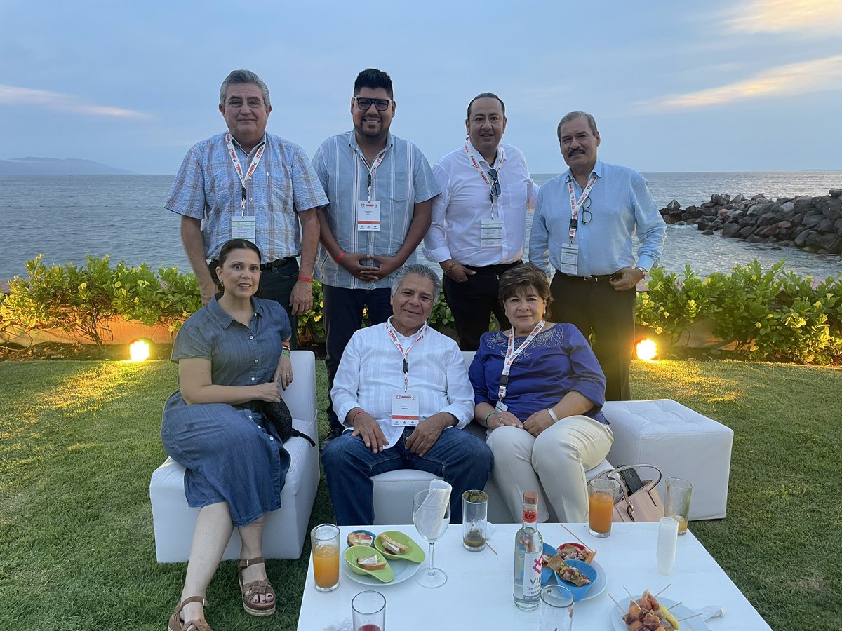 davidindico's tweet photo. Reunión Nacional del Sector Empresarial en Puerto Vallarta, un placer reencontrarse con amigos desarrolladores de todo el país https://t.co/EicL7Hykkf