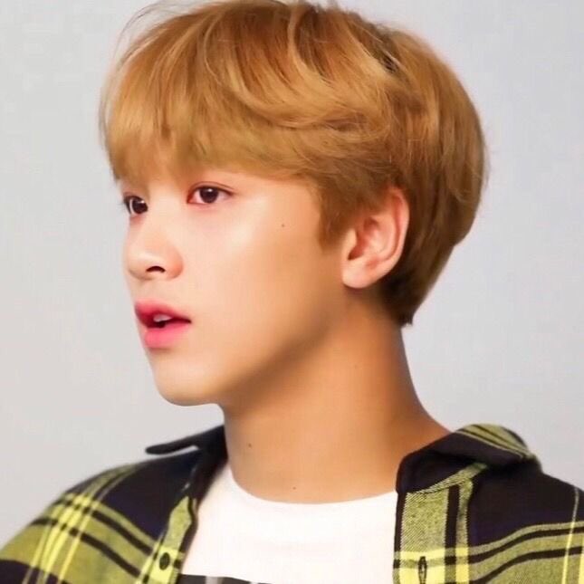 thinkhaechan's tweet photo. i miss this hair color on haechan very bad... 
#해찬 #HAECHAN https://t.co/MmDgXmbbiG