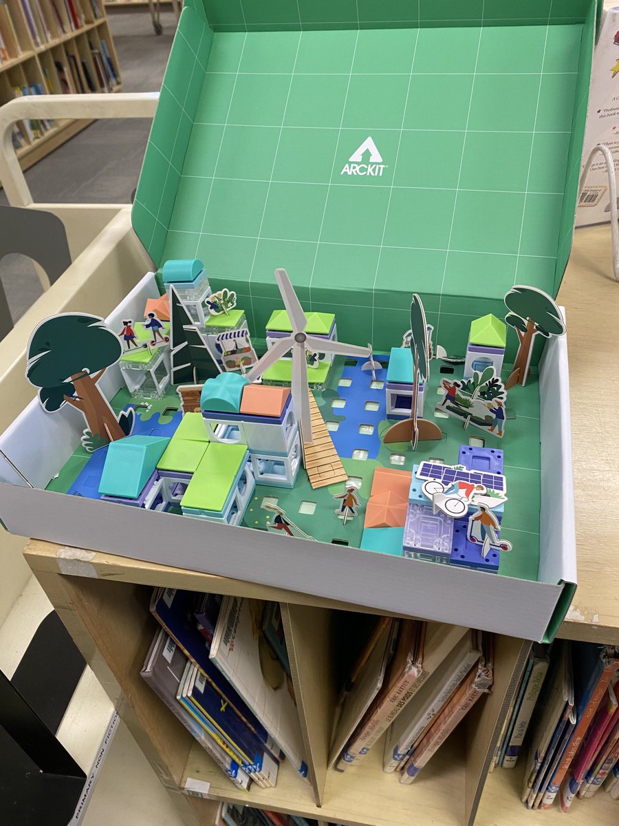 Ss building with our new ArcKits today! ⁦<a href="/clarksdalehdsb/">@clarksdaleHDSB</a>⁩ ⁦<a href="/Arckitmodel/">Arckit</a>⁩