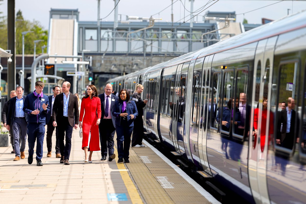 Saying a big thank you to the transport and hospitality workers who will be working so hard across the #Coronation weekend 👑