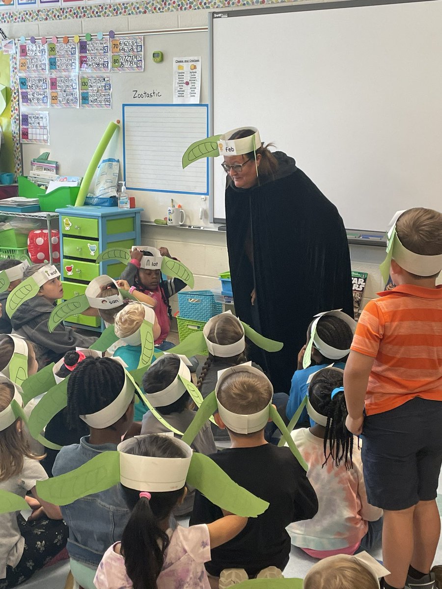 AprilDawnRaney's tweet photo. Yoda best Kinders working on being intergalactic readers today! #ShineBogerBright @BogerBeacons #teachCabCo #kindergartenrocks https://t.co/y19oulyflB