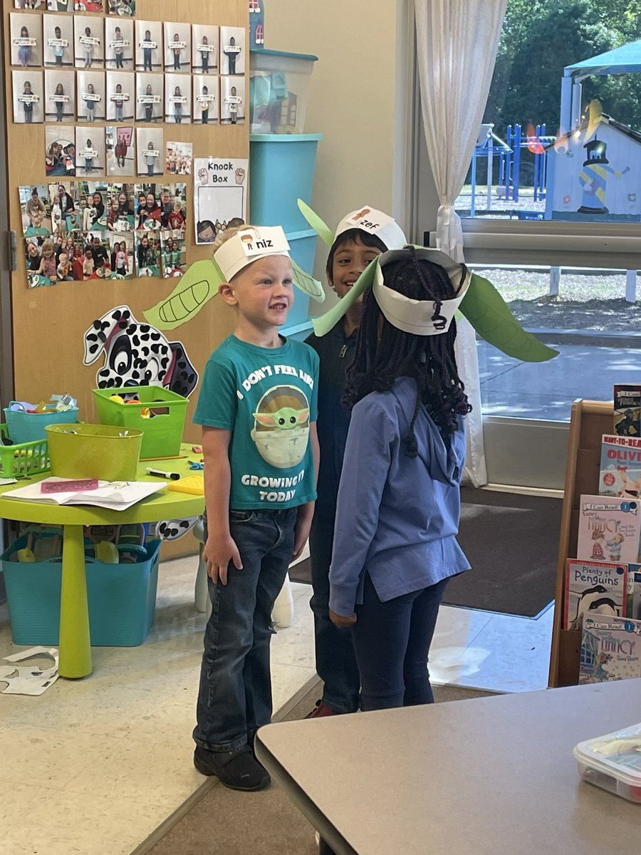 AprilDawnRaney's tweet photo. Yoda best Kinders working on being intergalactic readers today! #ShineBogerBright @BogerBeacons #teachCabCo #kindergartenrocks https://t.co/y19oulyflB