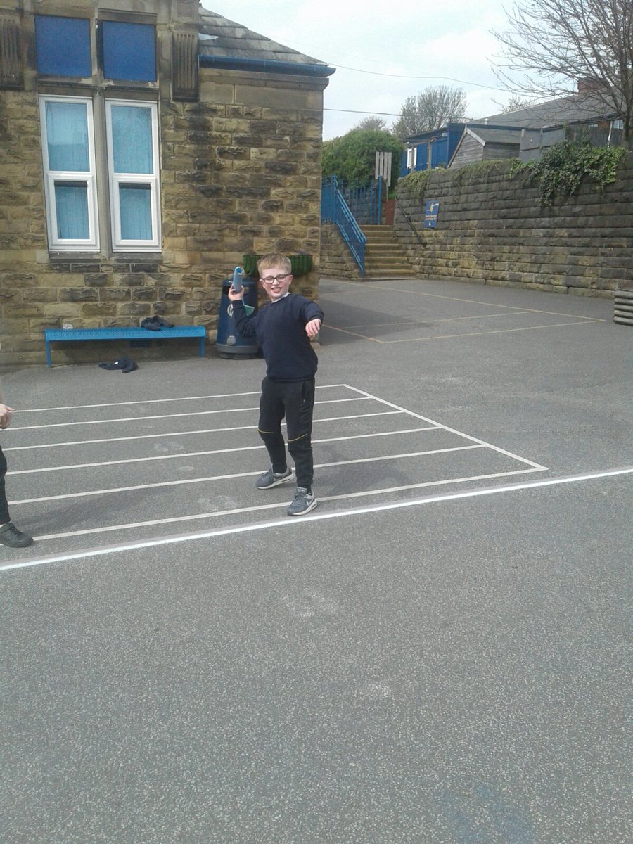 Y4 working on throwing and javelin throws ☺