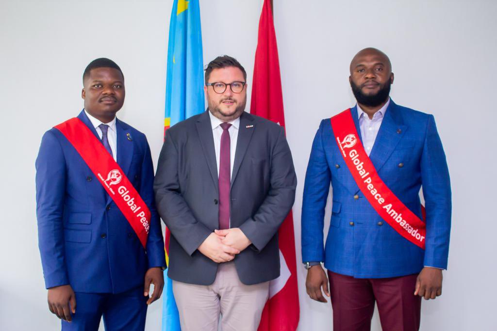 ebalemozindo's tweet photo. #RDC: #KINSHASA. 
L'ambassadeur de la paix, @leParrainRDC a été reçu ce matin par l'ambassadeur de la république fédérale de la suisse #chasper #sarott. https://t.co/qtZJORGn5g