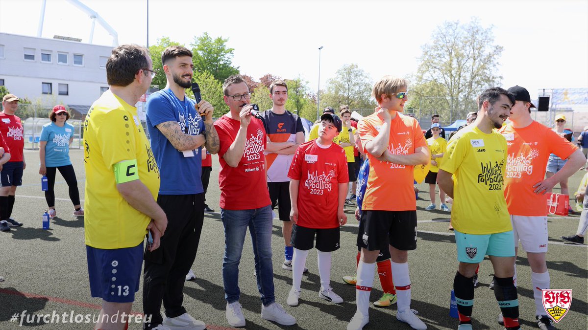 VfB's tweet photo. Ein toller Tag für #buntundwild 🌈❤️

Neben Alex Wehrle (#VfB-Vorstandsvorsitzender) &amp; Rouven Kasper (VfB-Vorstand Marketing &amp; Vertrieb) haben auch Nik Luginsland (@VfB_eSports), Fabi #Bredlow, Christian #Gentner &amp; Co. vorbeigeschaut. ⚽💪 

#VfBfairplay | @allianz_de https://t.co/ReNad0caPq