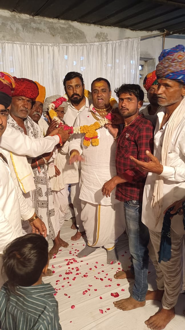 Sharpanchshankr's tweet photo. गांव सिंह जी का खेड़ा, कोटड़ी में देवनारायण भगवान की स्थापना कार्यक्रम में पीसीसी सदस्य नीरज गुर्जर के साथ लिया।
 @dgurjarofficial  @RSgurjar_ https://t.co/osWUswAzX0