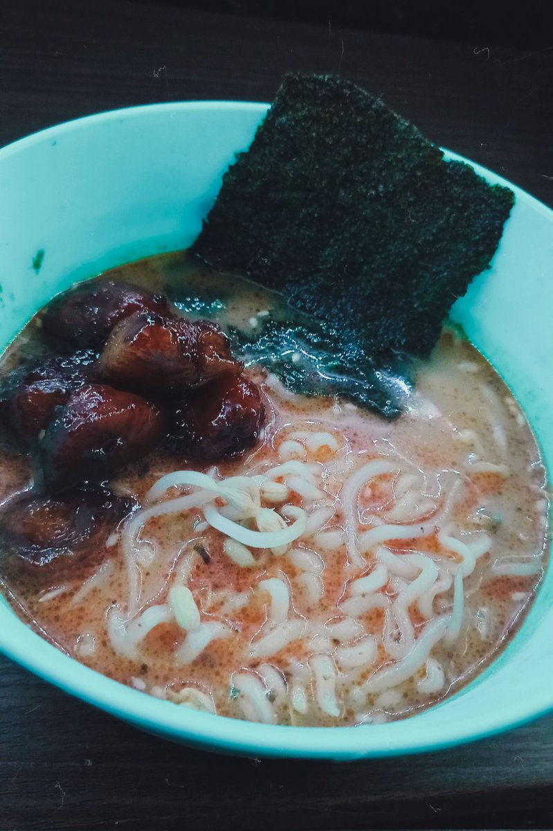 Indomie tora miso goes well with ayam kecap 👍