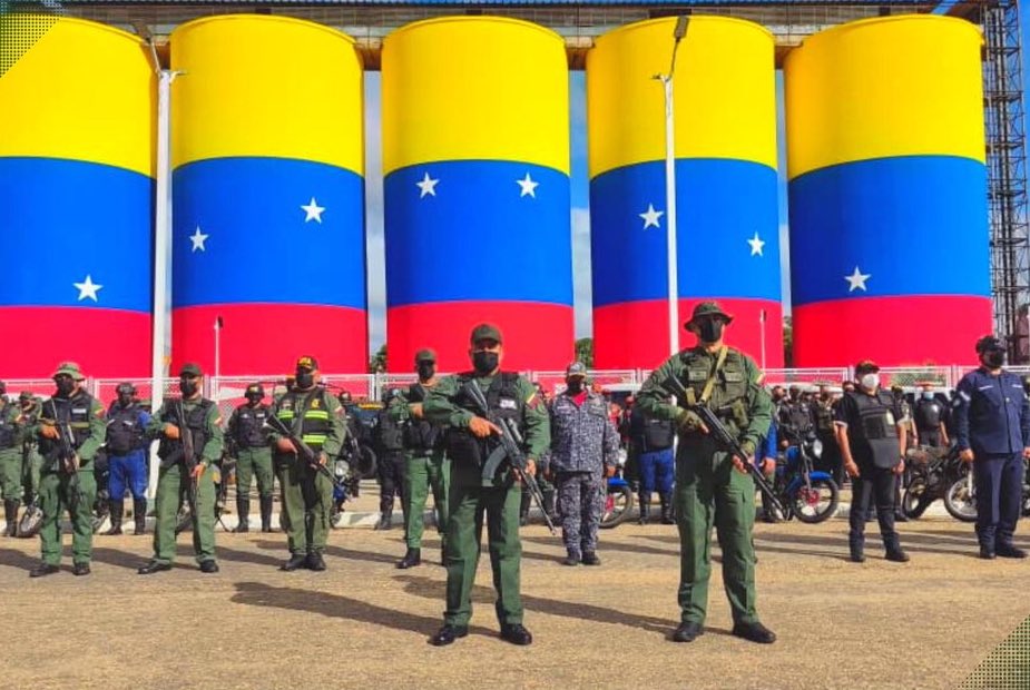Centinelas permanentes del @GNBAnzCZ52 Garantizamos la paz y la seguridad del pueblo Anzoatiguense.
#PuebloYFANBUnidadyVictoria