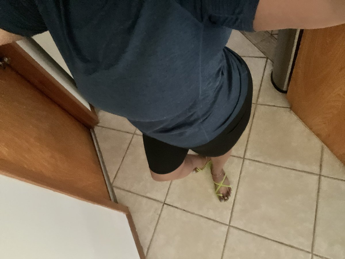brattybaeby's tweet photo. 🎂 🎂 🎂 

#feetfethish #FeetPictures #feetpicsforsales #feetpic #FeetPicture #trainers #feetfetiche #feetseller #feetselling #feetaddict #feetworshi̇p #findom #spicyseller #brat #dom #kinky #heels #pleasures #itemsforsale https://t.co/SAKT33Er2z