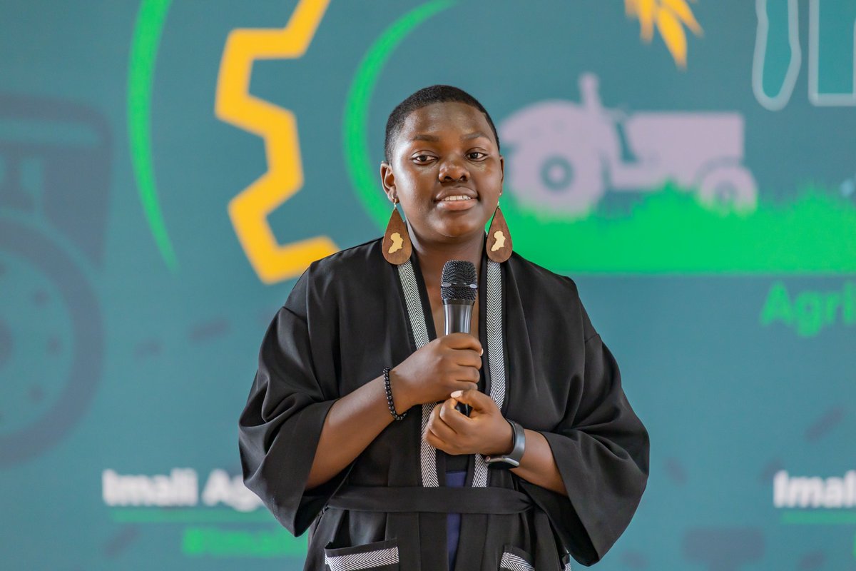 Imbuto's tweet photo. Iraguha Marie Aline akora ubuhinzi bw’imbuto n’imboga abinyujije muri AliFarms Group.

Yabwiye Akanama Nkemurampaka ko amaze imyaka ine muri ubu buhinzi bukorerwa ahantu hato.

#ImaliAgriChallenge