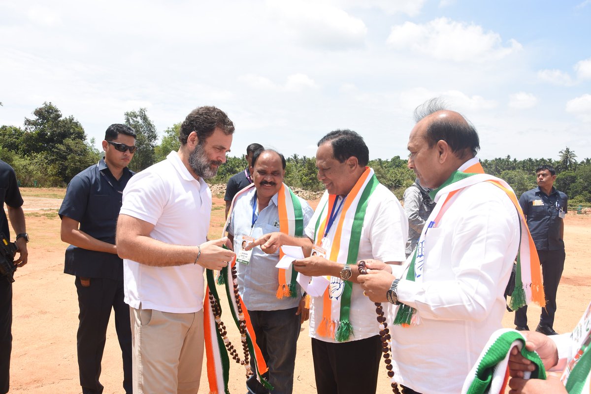 RMManjunathaG57's tweet photo. @RahulGandhi @DKShivakumar @siddaramaiah @HariprasadBK2 @kharge https://t.co/fwhOiv7bEM