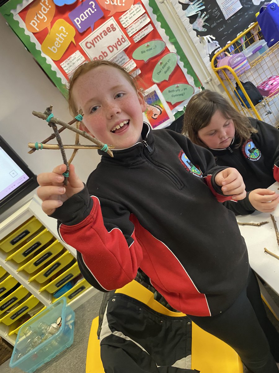 standrewsmajor's tweet photo. Last week #SAMsY4 made potions with natural materials and then stick wands! #SAMsOutdoorLearning https://t.co/FHeKcjmmyP