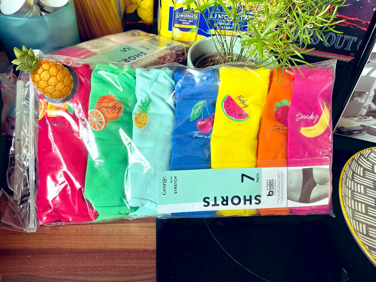 hellospacething's tweet image. Remember when we were little and had ‘days of the week’ underwear?

Yeah, well - I’m now 38 years old and I still have ‘days of the week’ underwear! 🤩

#bigkidpants

(Must remember not to wear for gig date on Saturday!)