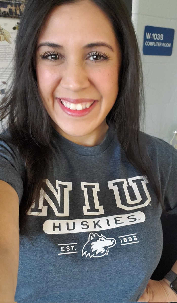 It's decision day! All week I've dressed to discuss post-high school options w/ my students. Today: state schools &amp; best choice for you schools ¿Cómo se dice "I ❤️ my Huskies!!"?  I love NIU so much, in the fall I'm going back for more👉@niugradschool
<a href="/BarringtonHS220/">Barrington High School</a> <a href="/NIUCOE/">NIU Education</a>