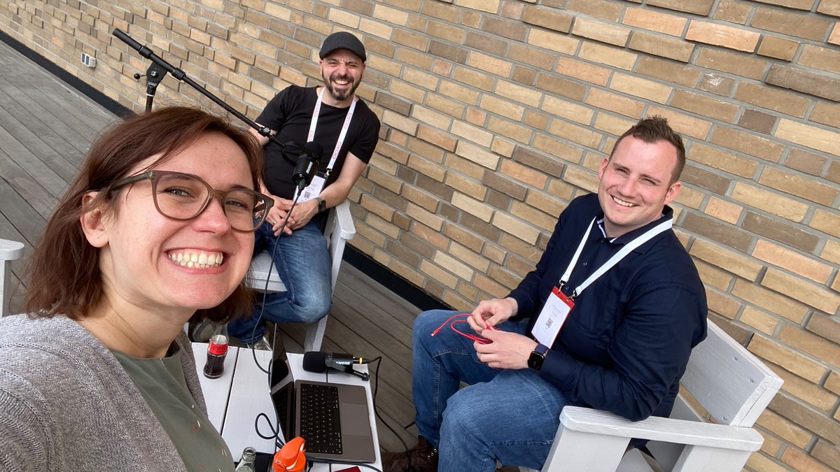 Die letzte Aufnahme für <a href="/DevsOnTape/">DevsOnTape</a> ist in Kasten. Heute mit Härtetest für unsere Hardware. Ich bin gespannt ob wir die Vielfalt an Hintergrundgeräuschen in den Aufnahmen hören können 😄

#apexconn23