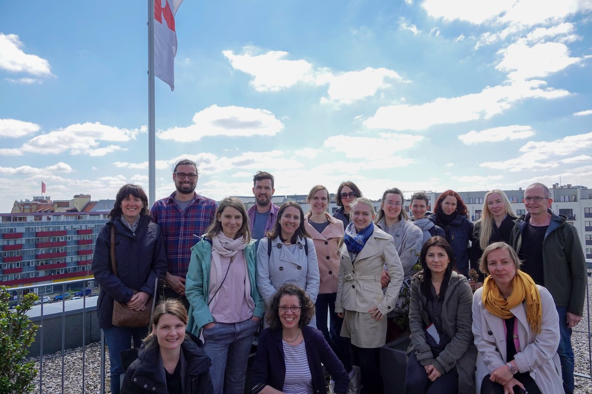 RahnEducation's tweet photo. Bei strahlendem Sonnenschein fand gestern der Pressesprecherstammtisch Leipzig auf dem Rahn Education Campus Graphisches Viertel statt. Wir freuen uns über die rege Teilnahme, den intensiven Austausch und die kommenden Treffen!
#vernetzung #rahneducation #pressesprecherstammtisch https://t.co/zQs9Ehkvx5