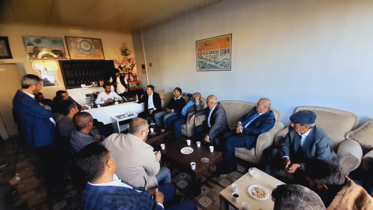 avkilicaslan's tweet photo. Nezaket ve teveccüh göstererek bizleri yalnız bırakmayan hemşehrilerimizin ve muhtarlarımızın temennilerini dinledik. En büyük gayemiz olan Muş’a hizmet yolunda fikir ve düşüncelerimizi paylaştık. https://t.co/rQImDPi7kC
