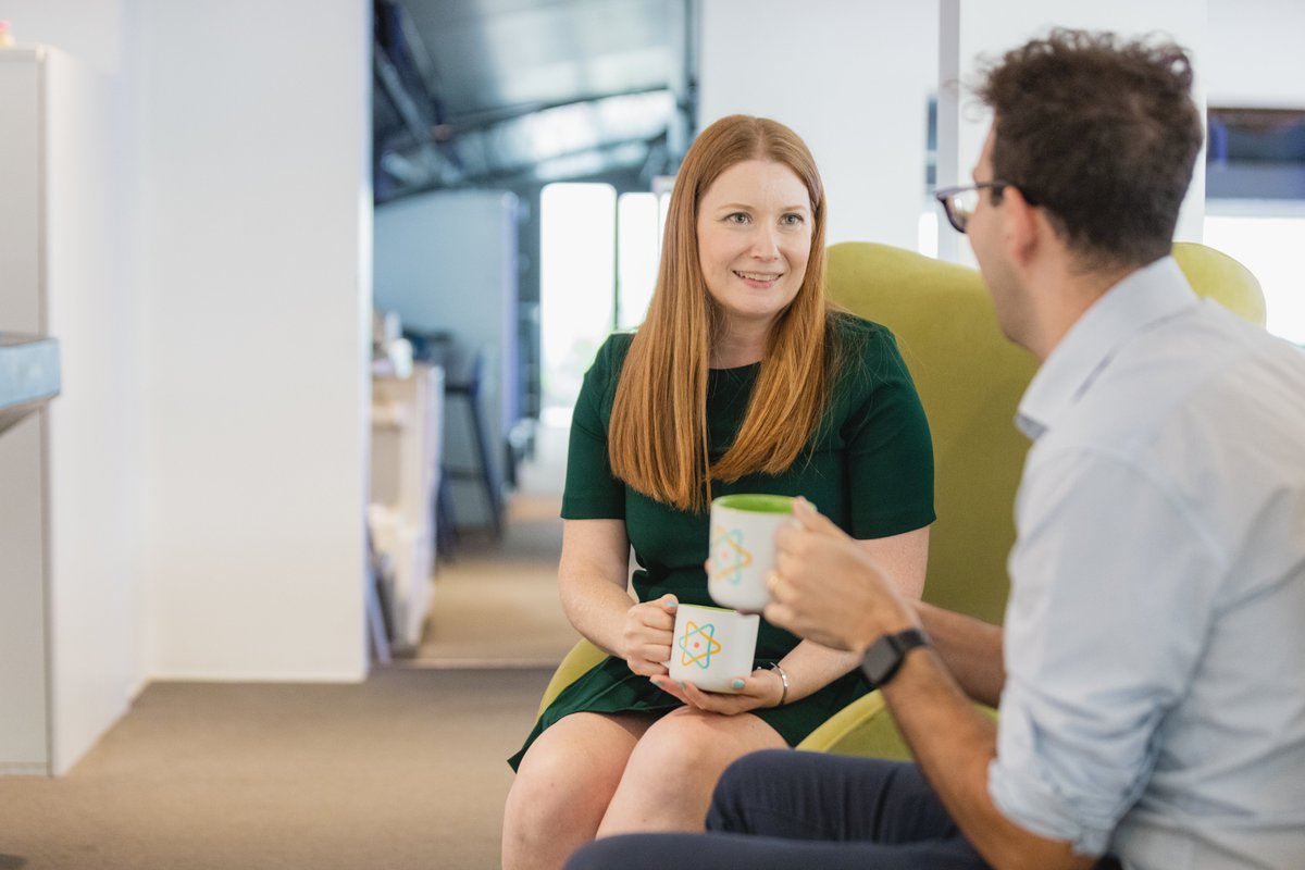 La #presencialidad es también un espacio de recreación y socialización. 😊

Venir a la #oficina es una experiencia distinta a la que nos acostumbra el #homeoffice y queremos que nuestros colaboradores la vivan como un momento para fortalecer vínculos, distender y mejorar su