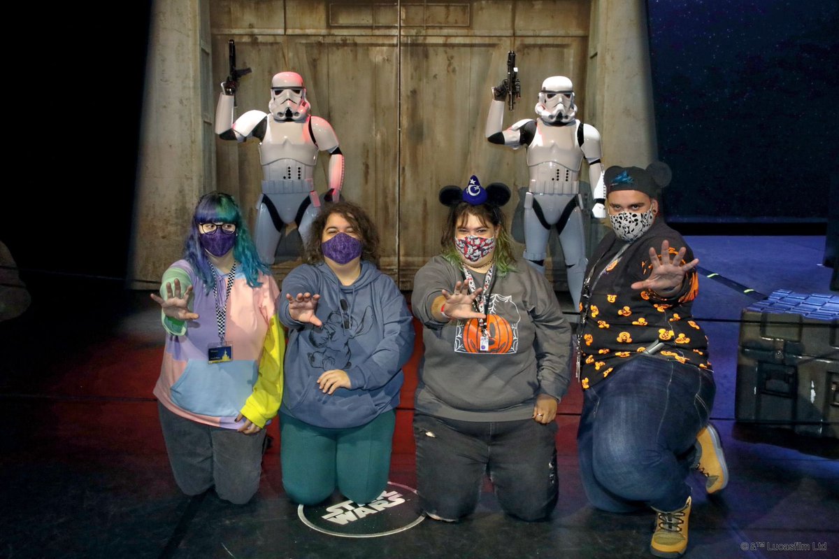 AlohaMagicWorld's tweet image. ¡Feliz día de la Fuerza!

🇪🇸¡Que la fuerza os acompañe!
🇬🇧May the 4th be with you!
🇫🇷Que la force soit avec toi!

#maythe4thbewithyou #quelaforcesoitavectoi #maytheforcebewithyou #starwars  #dlp #disneylandparis #disneylandpark  #eurodisney #eurodisneyland #mywdsmoment #disney