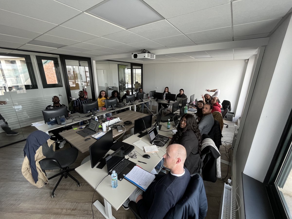 OCSIGroup's tweet photo. #ReconversionProfessionnelle 

C’est parti pour le lancement de notre 12ème pépinière IBM i ! 📚

Pendant 3 mois, nos 15 jeunes recrues vont suivre les enseignements théoriques et pratiques dispensés par des expert·e·s IBM i pour devenir les développeur·se·s IBM i de demain. 🚀 https://t.co/OAP1RXQ00t