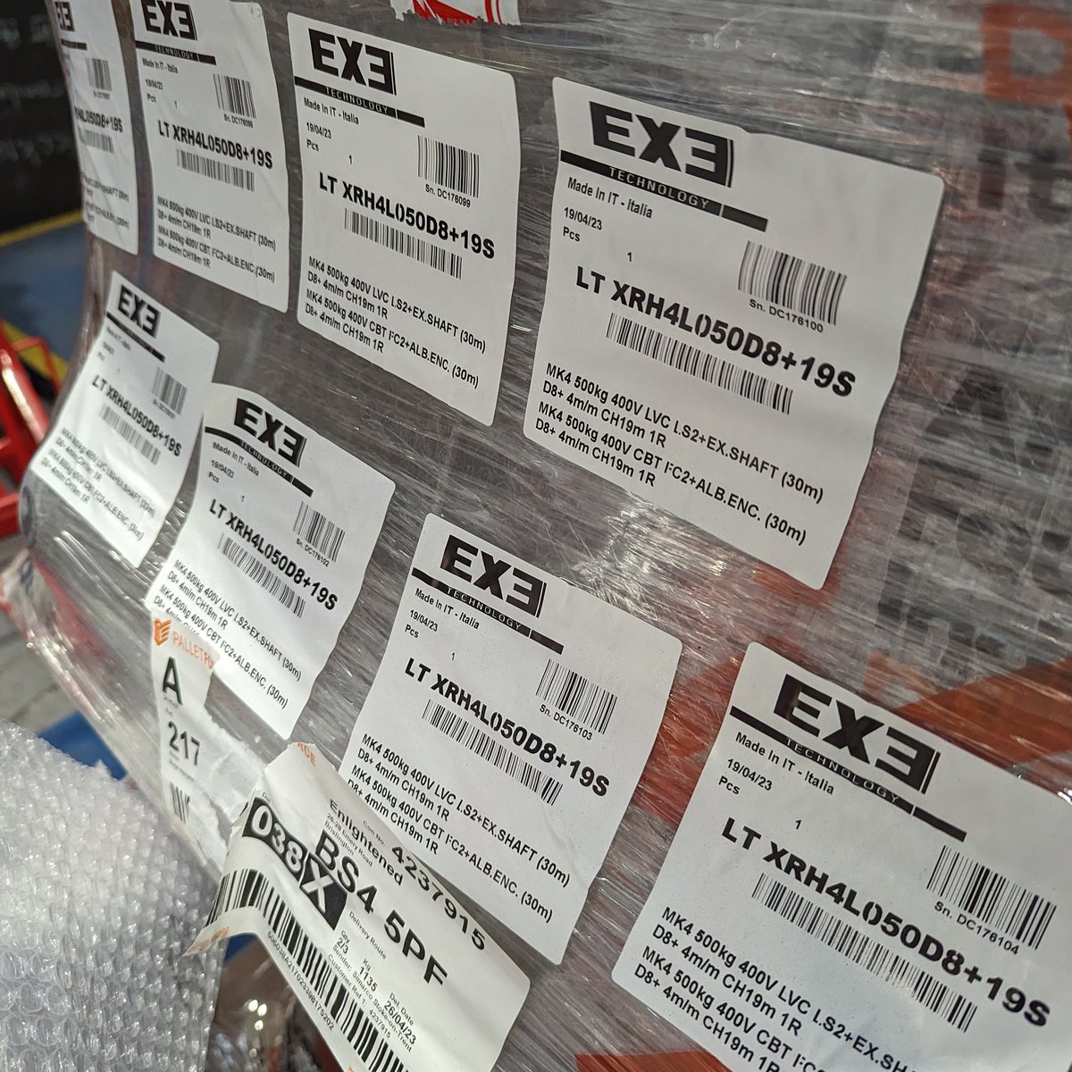 EnlightenedLx's tweet image. Truss Moving.
Our new stock of 500kg EXE Rise D8 Plus, Electric Chain Hoists arrive, flightcased and ready for hire.

enlx.co.uk/hire/rigging/h…

#enlx #rigging #eventrigging #rigger #stagecrew #staging #liveevents #eventprofs #festivals #eventproduction #IPAF #rigsafe