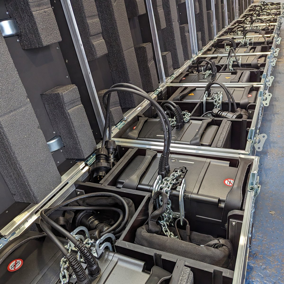 EnlightenedLx's tweet image. Truss Moving.
Our new stock of 500kg EXE Rise D8 Plus, Electric Chain Hoists arrive, flightcased and ready for hire.

enlx.co.uk/hire/rigging/h…

#enlx #rigging #eventrigging #rigger #stagecrew #staging #liveevents #eventprofs #festivals #eventproduction #IPAF #rigsafe