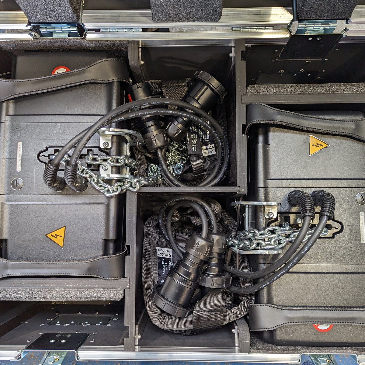 EnlightenedLx's tweet image. Truss Moving.
Our new stock of 500kg EXE Rise D8 Plus, Electric Chain Hoists arrive, flightcased and ready for hire.

enlx.co.uk/hire/rigging/h…

#enlx #rigging #eventrigging #rigger #stagecrew #staging #liveevents #eventprofs #festivals #eventproduction #IPAF #rigsafe