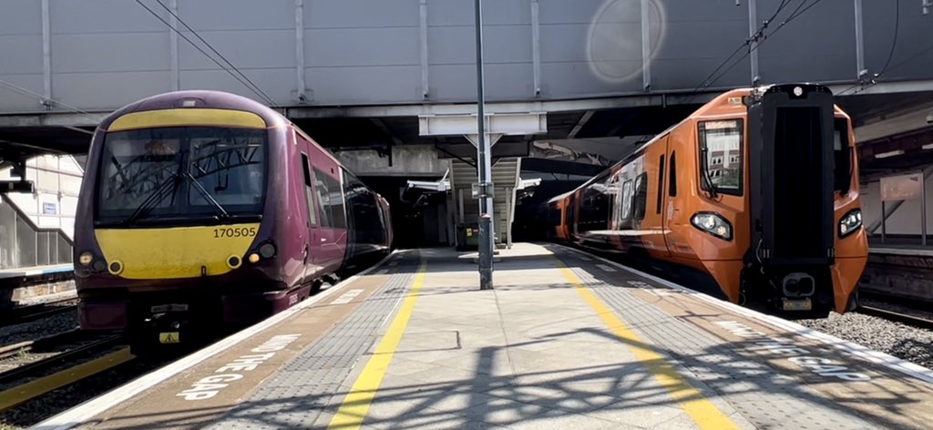PlatformEdge1's tweet image. Old vs New 

170505 and 172216 next to 196012 on its way to Worcester #Class170 #Class196