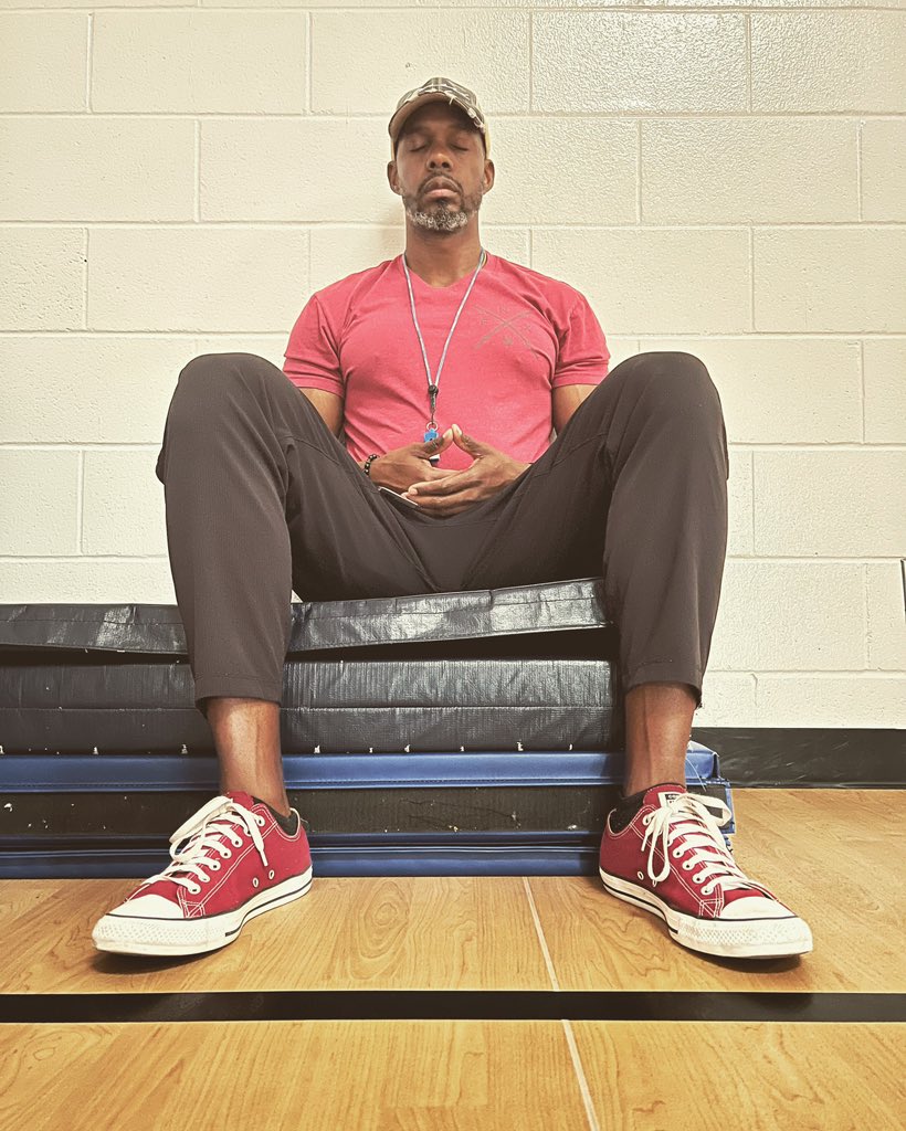 RashadAhman's tweet photo. I am on a mission to teach educators the importance of mindfulness to start their day before interacting with their colleagues or students. Personal energy impacts what students feel when they walk into the building or a classroom. 

#mindfuleducator https://t.co/5NTYVxnoIj