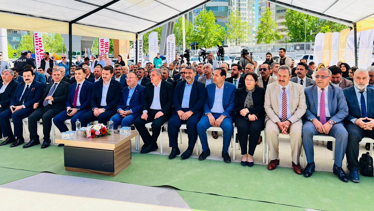 sanliurfatso's tweet photo. YK Başkan Yardımcılarımız Sn.Mustafa Zahit, Sn.Mustafa Taş, Yönetim Kurulu ve Meclis Üyelerimizden oluşan heyet, Adalet Bakanımız Sn.Bekir Bozdağ, Valimiz Sn.Salih Ayhan ve davetlilerin iştirakiyle gerçekleştirilen, 10.Ş.Urfa Gıda Tarım ve Hayvancılık Fuarı'nın açılışına katıldı. https://t.co/FwdL5UVqvP