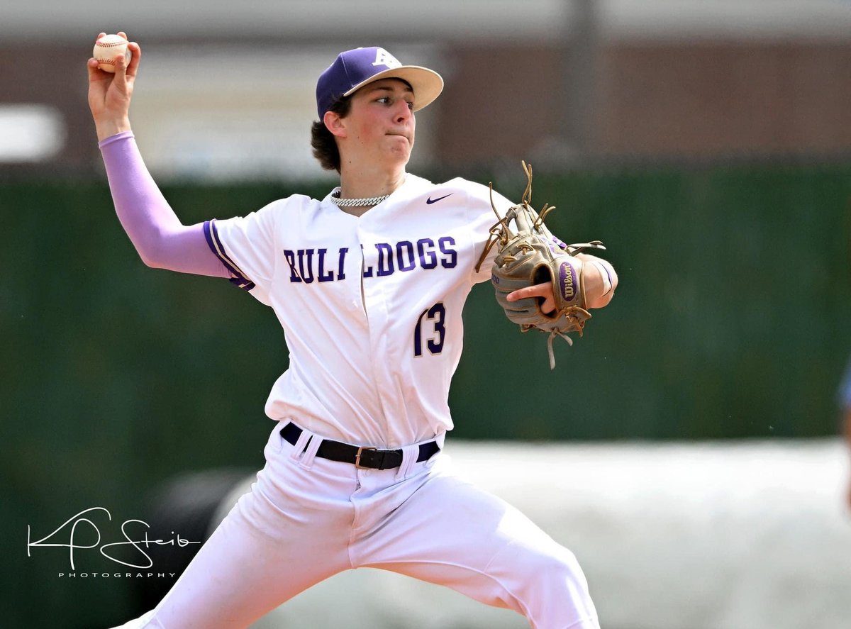 GAMEDAY

#2 Bulldogs take on #7 Central Private in a quarterfinal matchup tonight at 6:00pm. Everyone come out to Support the Bulldogs. PACK LALA! #ace