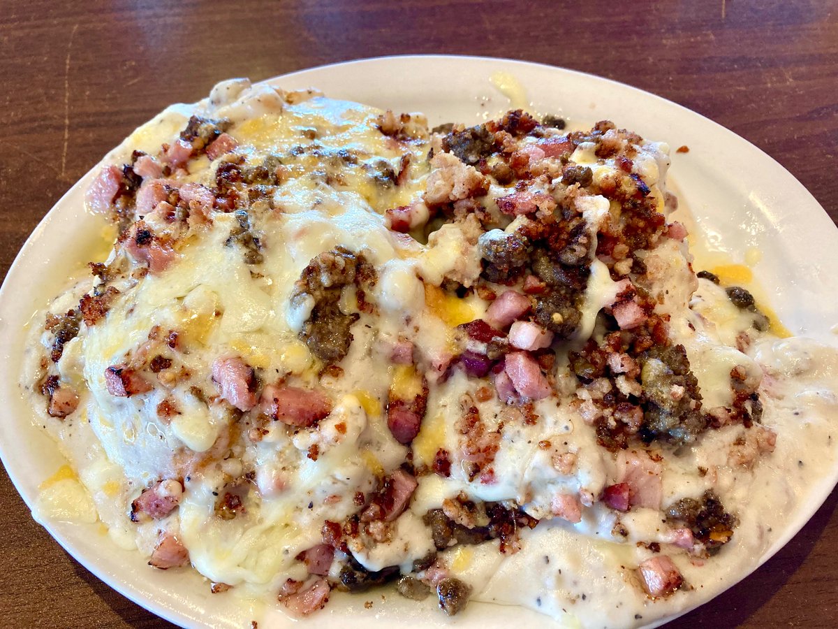 PrestonMcMurry's tweet photo. Biscuits & gravey “chuck style” at #BisbeeBreakfastClub . Thanx @baronvongrimm ! 👍 https://t.co/YKfHkGhgEk