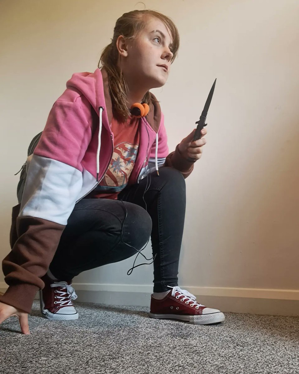 IAmLadySpud's tweet photo. Ellie cosplay update!

I've got pretty much everything now except for a backpack to put the pins on but it's certainly getting there!

Also the cassette tape is functional and has "I got you babe" by Etta James on it just like in the Left Behind DLC ✨️ https://t.co/Za4DzrZInl