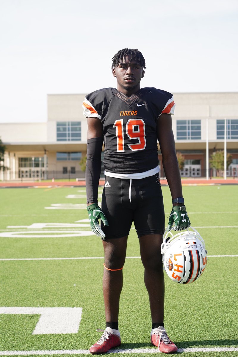 Lancaster 2026 Safety Izayah Lee

<a href="/zayygoind1/">Izayah lee</a> has the ability to cover and make open field tackles… which places him at the top of his class. Just moved from RB/OLB. 

A future 3 year starter with great size and athleticism that’ll bring multiple D1 offers his way❗️