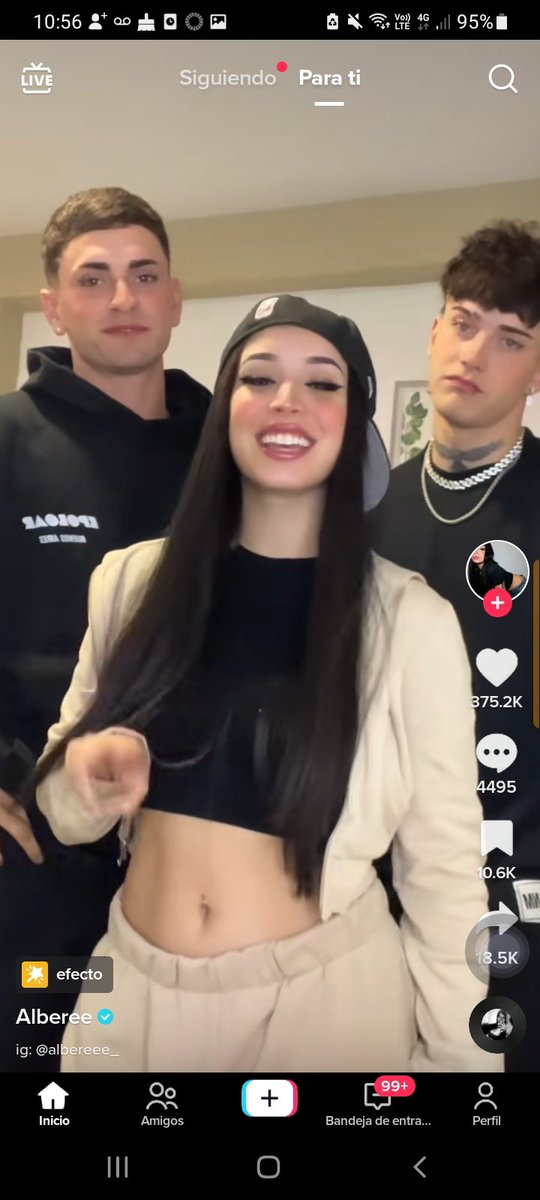 me parece una ridícula con todas las letras