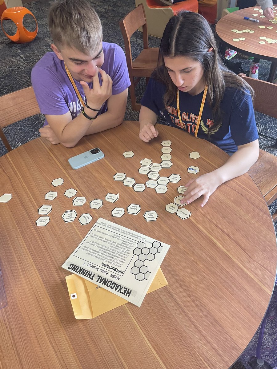 MT_Oilve_SSdept's tweet image. Mr. Gryz’s APUSH review using hexagonal thinking !!! Six sides but they will score fives on the AP exam!!! @MountOliveTSD @PrincipalMOHS #striveforafive
