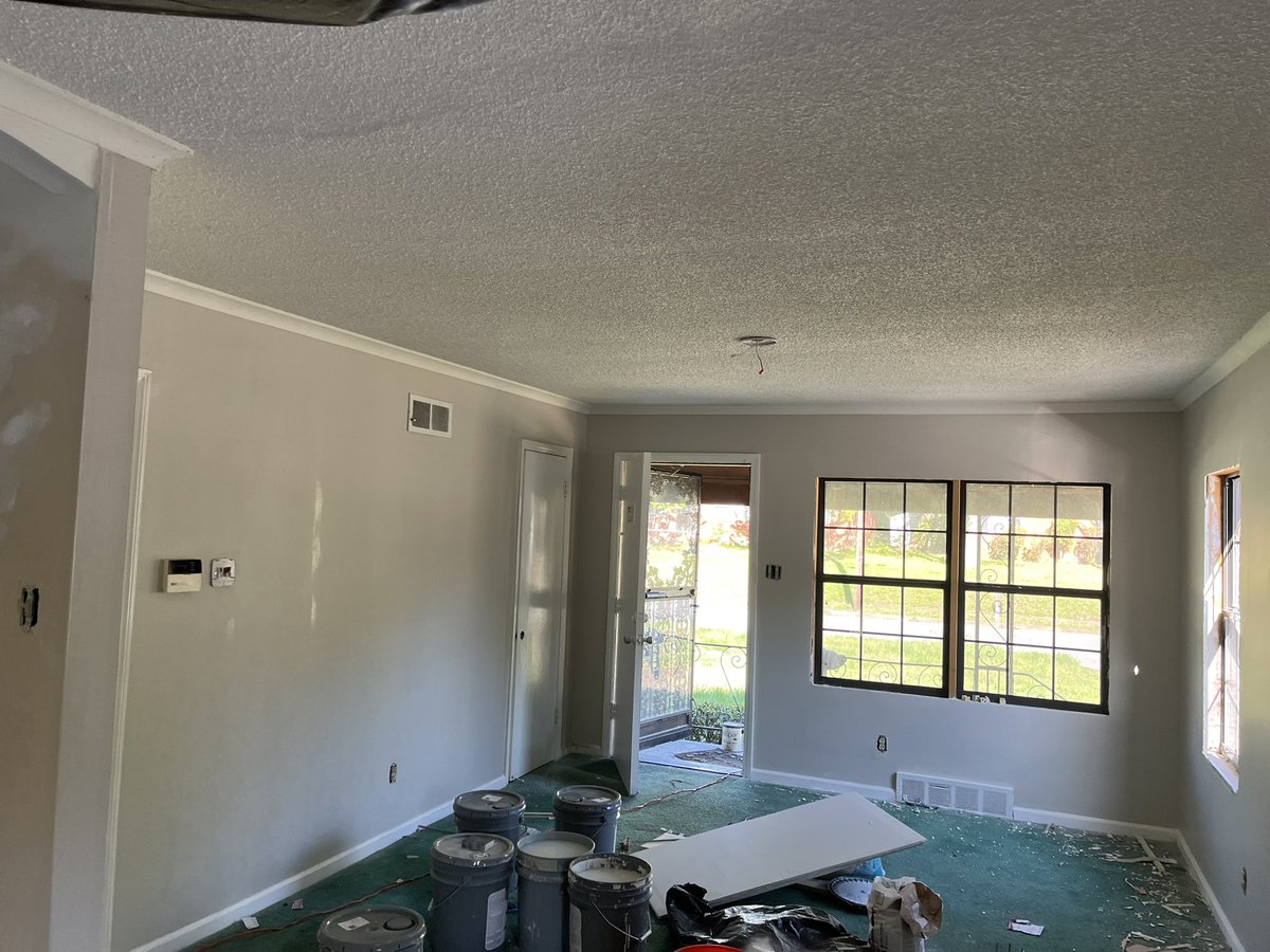 Nuaranimal's tweet image. Bought this house off market for 50 % under market value with our cold call team, finished rehab in less than 30 days for $25k and flipping it for $30k profit - this is the type of deals our investors are in as 50 % partners. #FunMoney 🏠