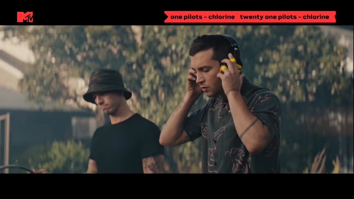 manucarrera_m's tweet photo. Buenos días Skelleton Clique 🖤
@MTVLA @twentyonepilots @joshuadun @tylerrjoseph
@FernandoMars @Yeezuz90 #MTVPlaylist #MTVRocks #TwentyOnePilots https://t.co/yYTv1nPNxo