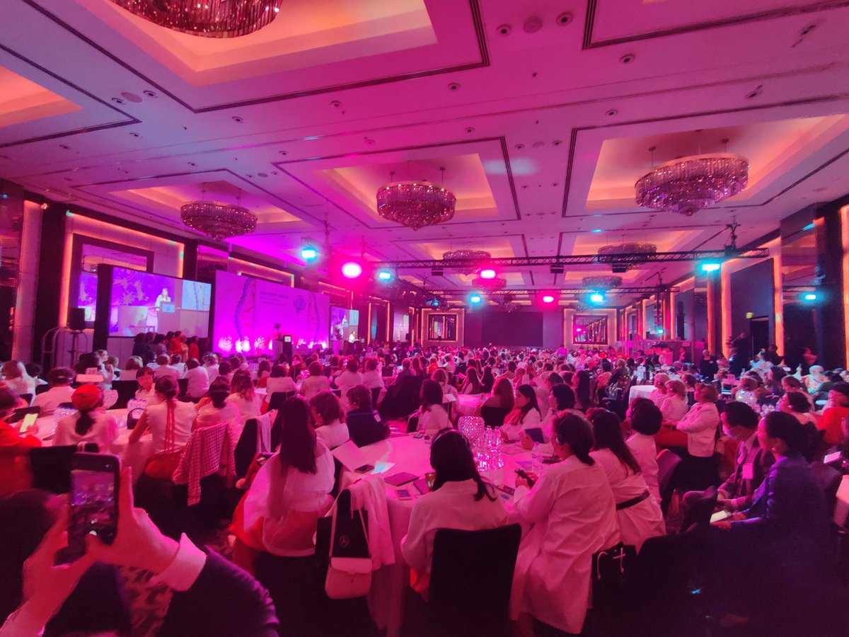 _HeHop's tweet photo. [🗣️#GSW2023] Official launch of the summit!
✔️ 950 attendees from 72 countries... 🌍
#internationalsession #Womeninbusiness #Dubaï 
👩👩🏾‍💼👱‍♀️🧑🏻‍💼 https://t.co/AlS1TxLXUe