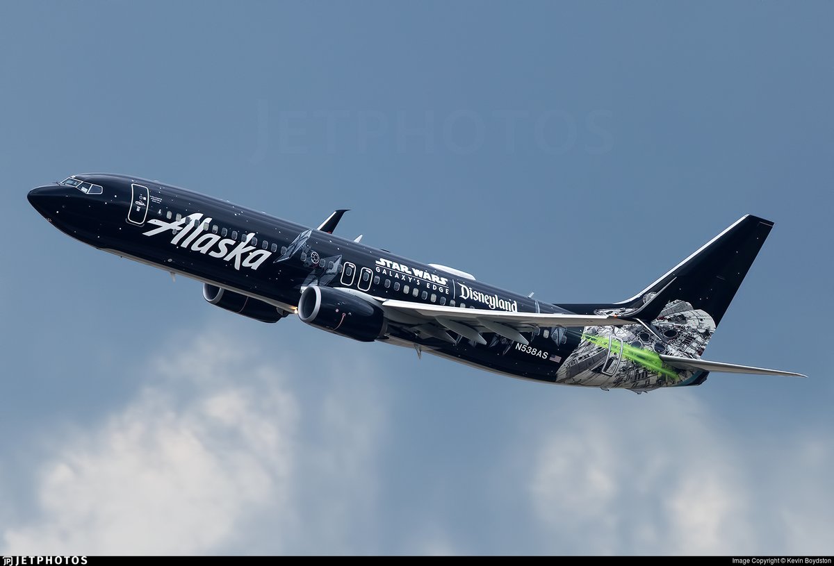 Just four Star Wars special liveries remain. Here are the droids you're looking for. 

R2-D2 flightradar24.com/data/aircraft/…

C-3PO: flightradar24.com/data/aircraft/…

Stormtrooper: flightradar24.com/data/aircraft/…

Millennium Falcon: flightradar24.com/data/aircraft/…

#MayThe4thBeWithYou