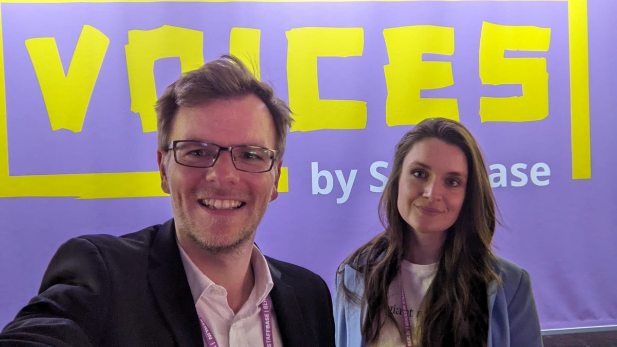 UniversumBremen's tweet photo. Unsere Kolle:ginnen @babullw und Noa waren die letzten zwei Tage auf der der #VOICES23 in #Berlin. Wir sind schon gespannt, was sie zu berichten haben, wenn sie zurück in #Bremen sind. @StaffbaseHQ https://t.co/8T6FKz16Bo