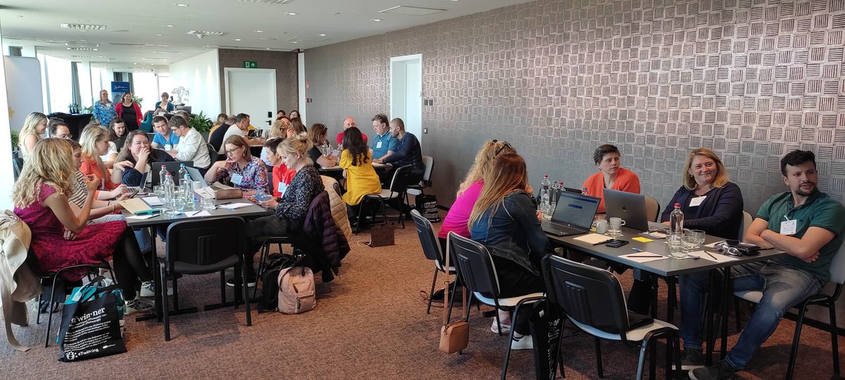 eTwinningFrance's tweet photo. 🏁 Le séminaire «  #Inclusion avec #eTwinning » France/Belgique vient de débuter avec un atelier @wooclap très dynamisant !
🇧🇪 Merci @eTwinning_be pour l’accueil ! https://t.co/GTtXL9VjHt