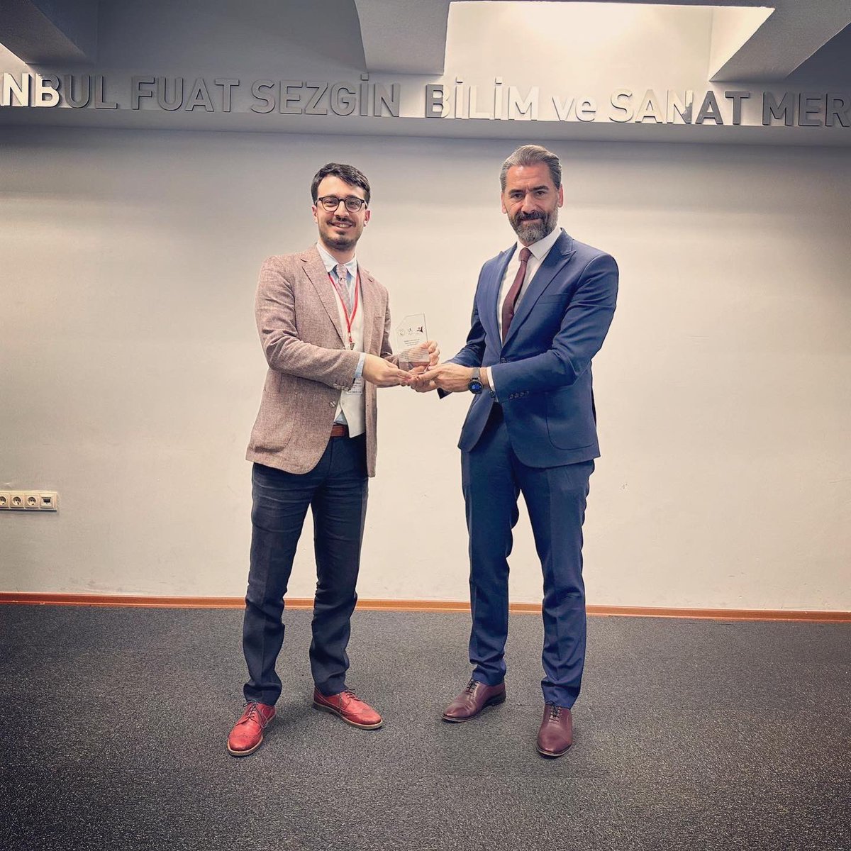 sezer_arbag's tweet photo. Bu proje sürecinde beni destekleyen hocalarıma, tüm arkadaşlarıma, kurumlara ve aileme teşekkür ederim. 
@Tubitak @hayatinkaniti #matematikseferberligi #matematikyılı https://t.co/t3oKW3UvyP