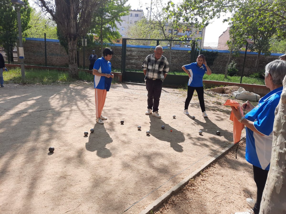 GentActiva's tweet photo. Celebració #DMAF2023 a @ViladeSalt 12a Edició Setmana de l'Activitat Física i Salut @areasalut  gràcies per la vostra celebració #PosatenMarxa @Esportcat @salutcat https://t.co/NW77AmpZwE