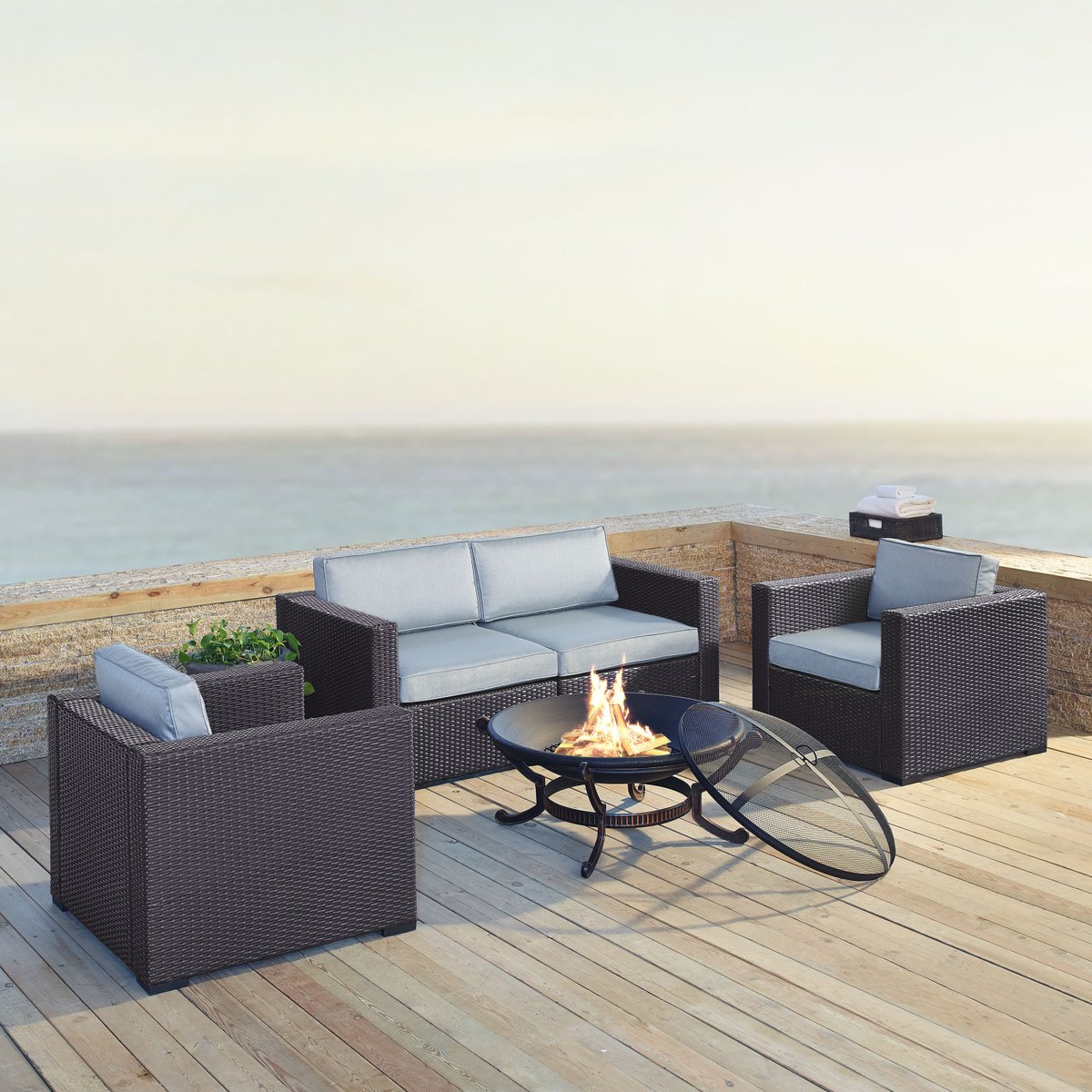 Patio Season is here! Check out these great outdoor pieces for your porch, patio or deck space. Soak up the sun in style!  buff.ly/3MPBxZw
