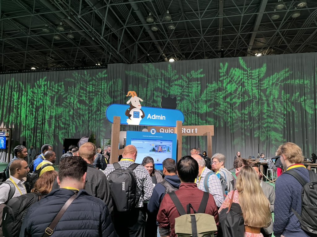 marks_ella's tweet image. #SalesforceTour NYC stop 1: the #AwesomeAdmin demo booth